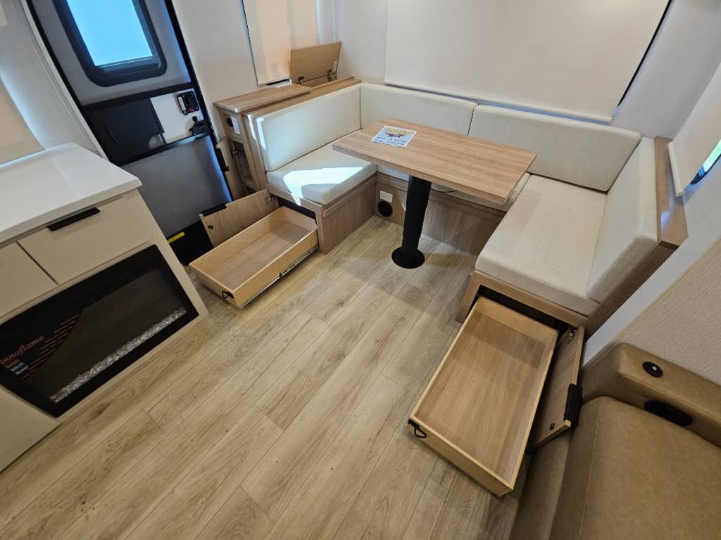 2026 Winnebago 2026 Winnebago Thrive - thumbnail 24