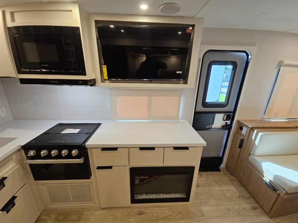 2026 Winnebago 2026 Winnebago Thrive - thumbnail 31