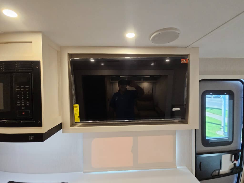 2026 Winnebago 2026 Winnebago Thrive - thumbnail 32