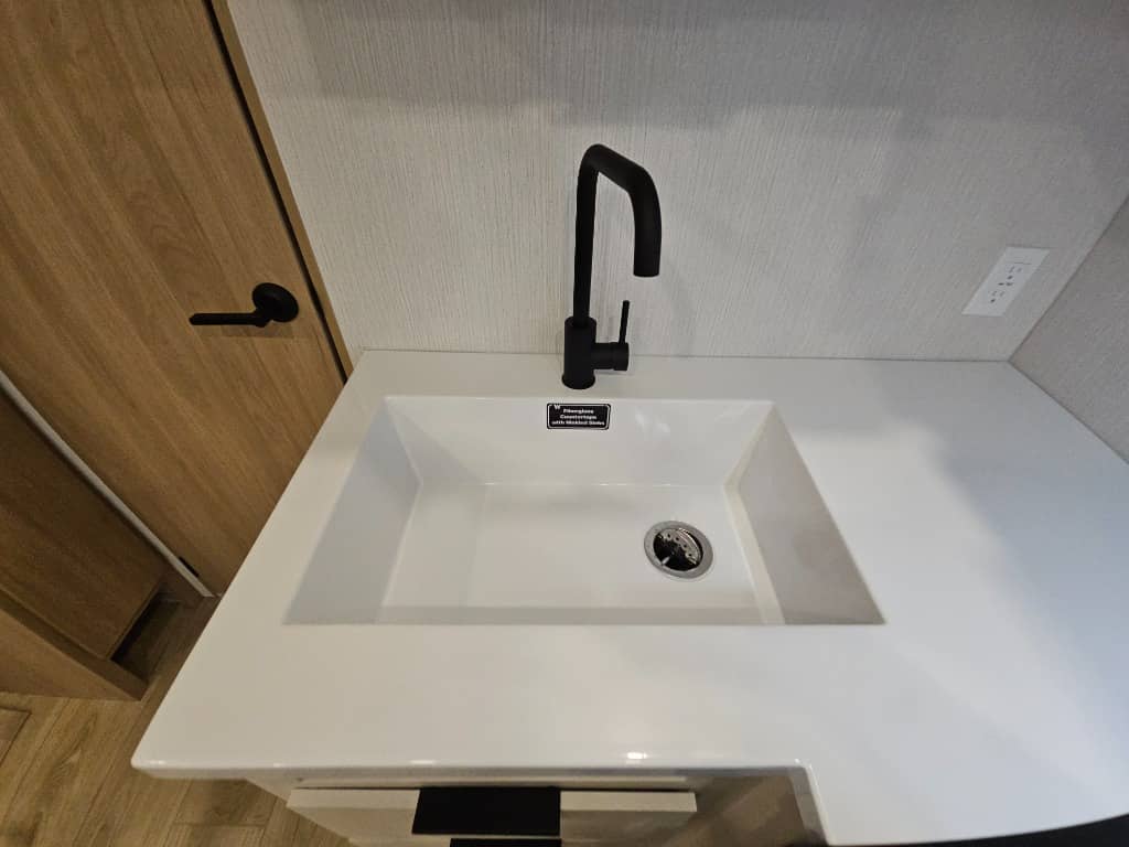 2026 Winnebago 2026 Winnebago Thrive - thumbnail 41