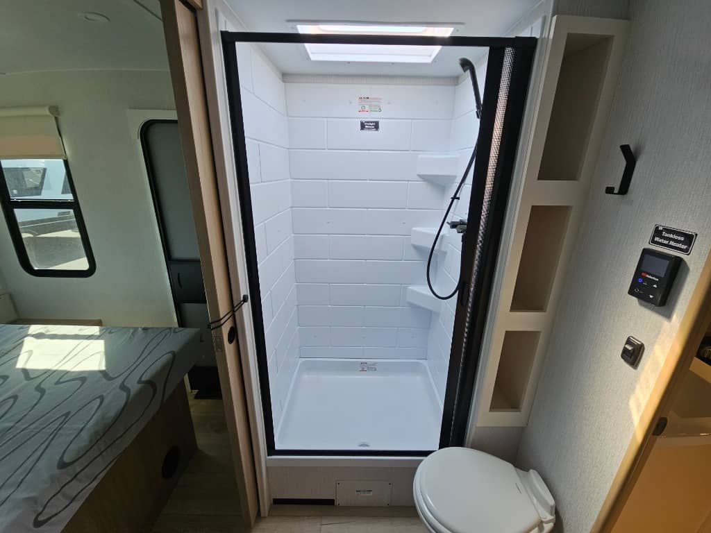 2026 Winnebago 2026 Winnebago Thrive - thumbnail 43