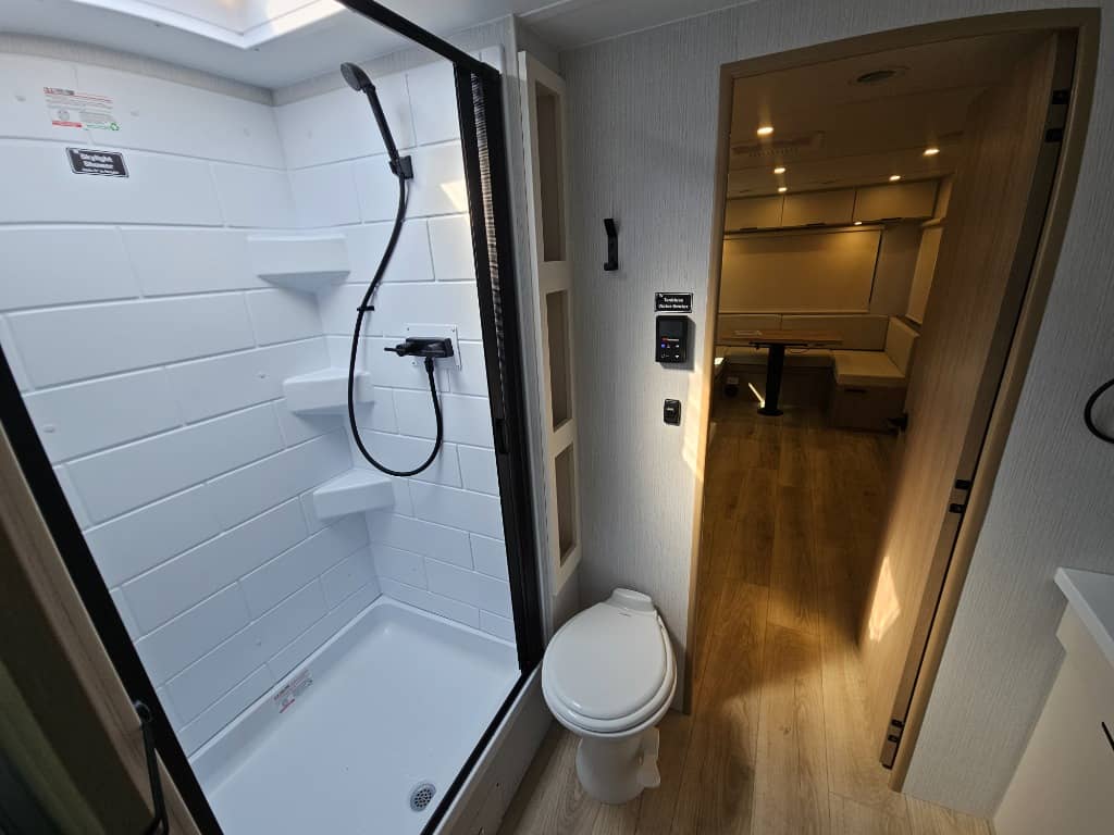 2026 Winnebago 2026 Winnebago Thrive - thumbnail 45