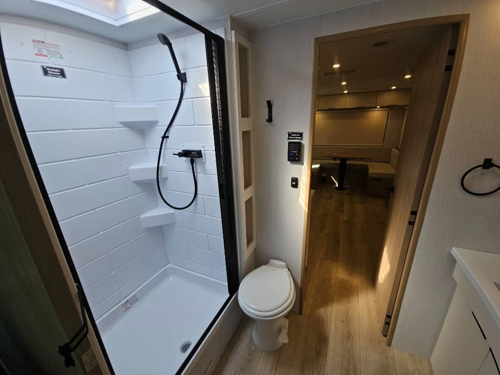 2026 Winnebago 2026 Winnebago Thrive - thumbnail 46