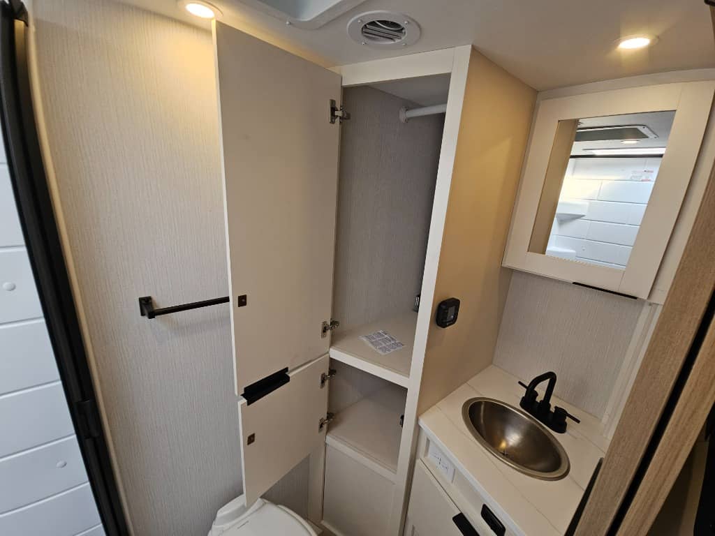 2026 Winnebago 2026 Winnebago Micro Minnie - thumbnail 33