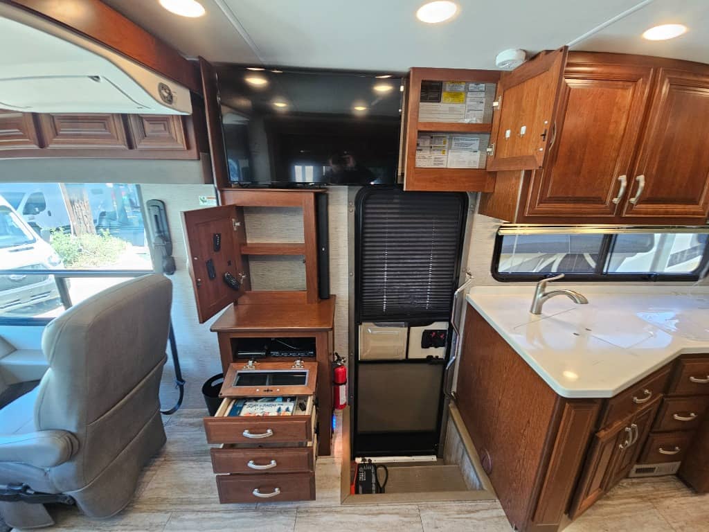 2019 Forest River 2019 Forest River Legacy SR - thumbnail 8