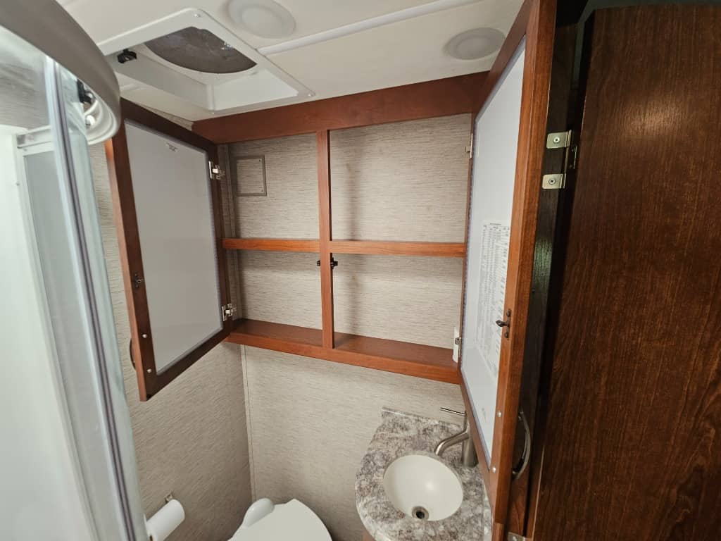 2019 Forest River 2019 Forest River Legacy SR - thumbnail 28