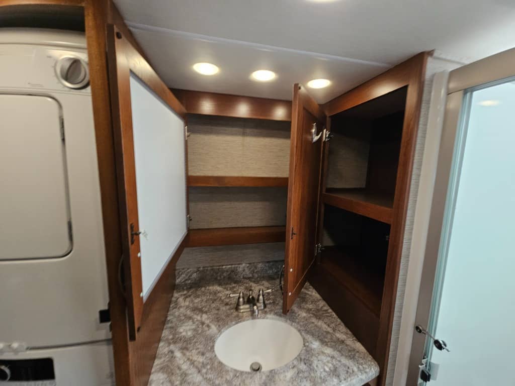 2019 Forest River 2019 Forest River Legacy SR - thumbnail 41