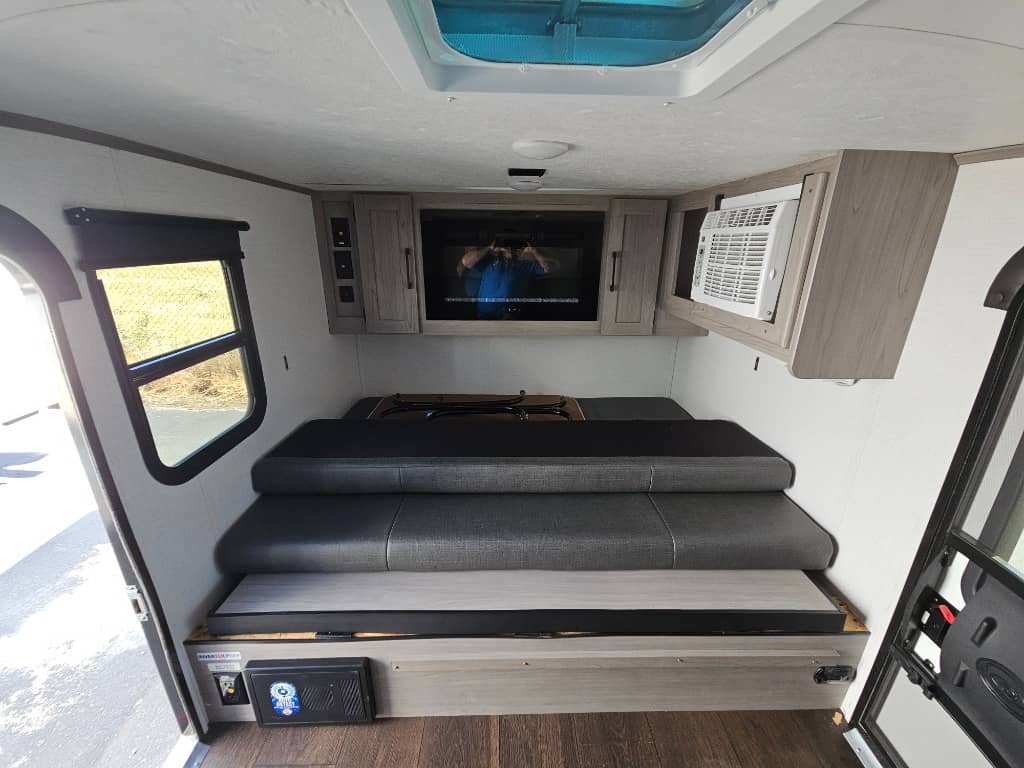 2023 Dutchmen 2023 Dutchmen Coleman Rubicon 1200 Series - thumbnail 13