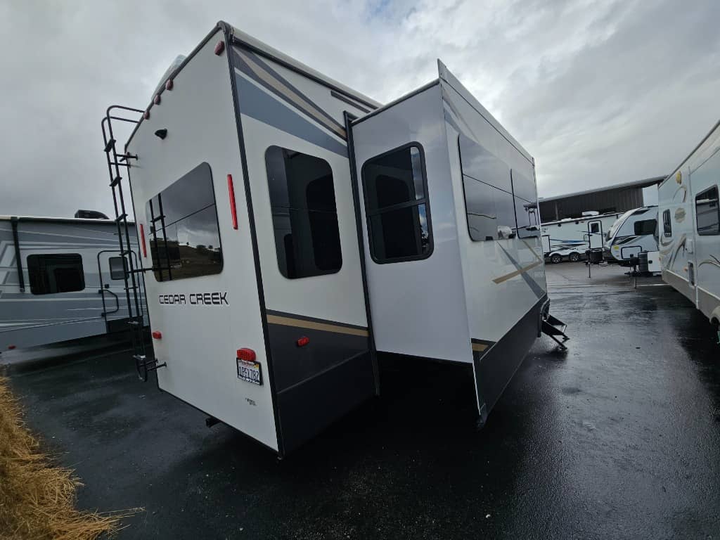 2022 Forest River 2022 Forest River Cedar Creek - thumbnail 2