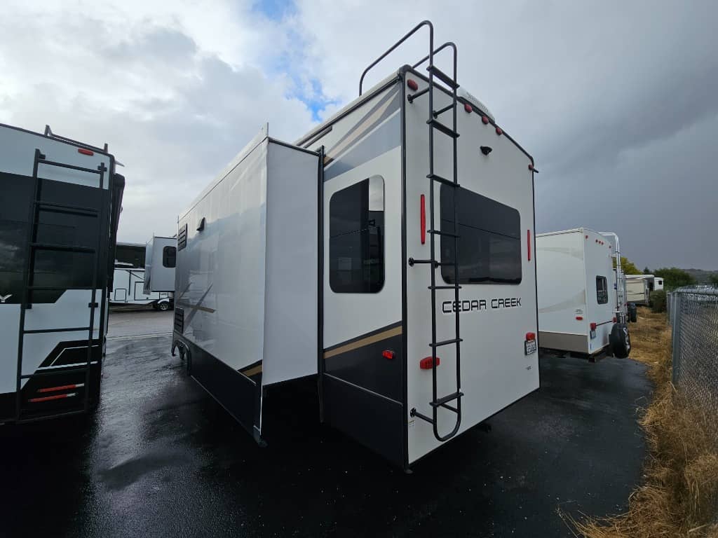 2022 Forest River 2022 Forest River Cedar Creek - thumbnail 3