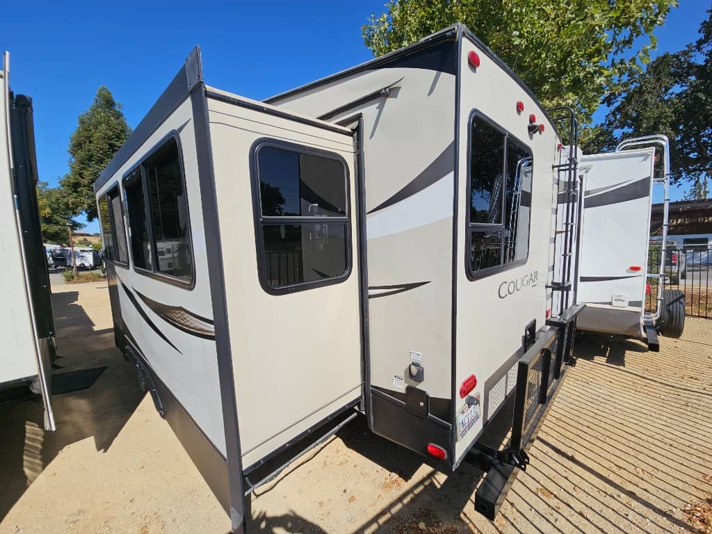 2018 Keystone RV 2018 Keystone RV Cougar Half-Ton  - thumbnail 3