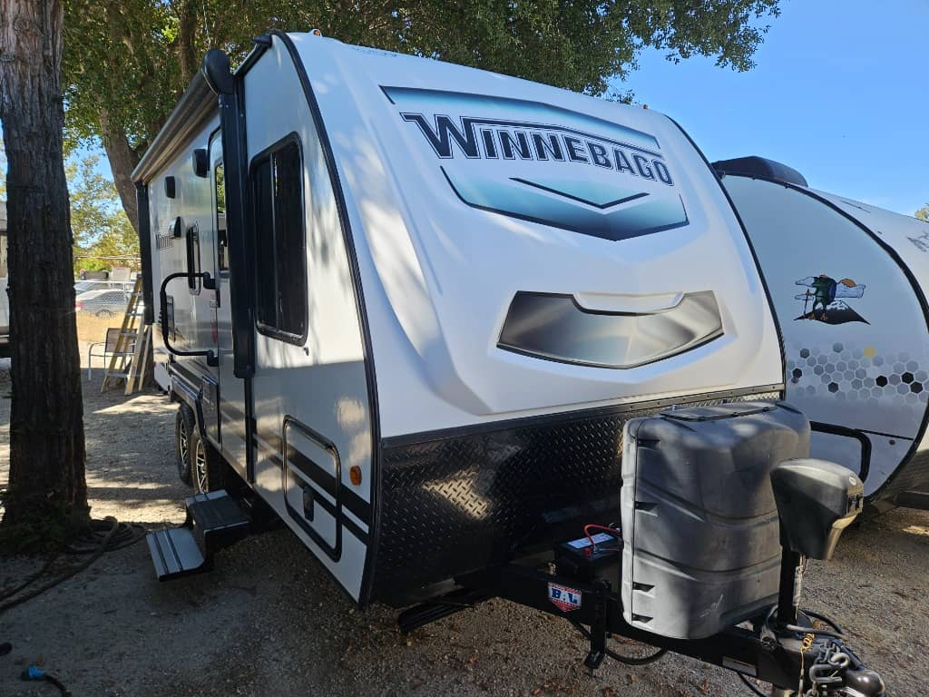 2021 Winnebago 2021 Winnebago Micro Minnie - thumbnail 1