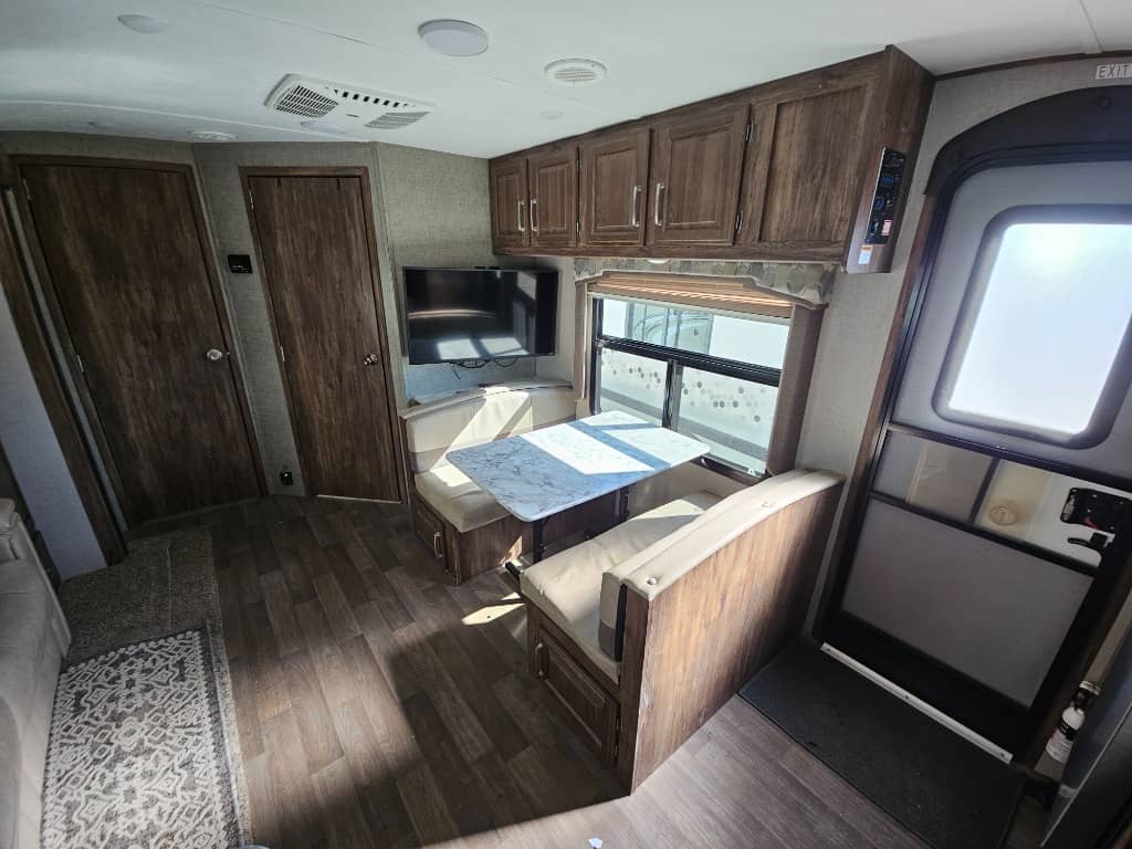 2018 Keystone RV 2018 Keystone RV Cougar Half-Ton - thumbnail 8