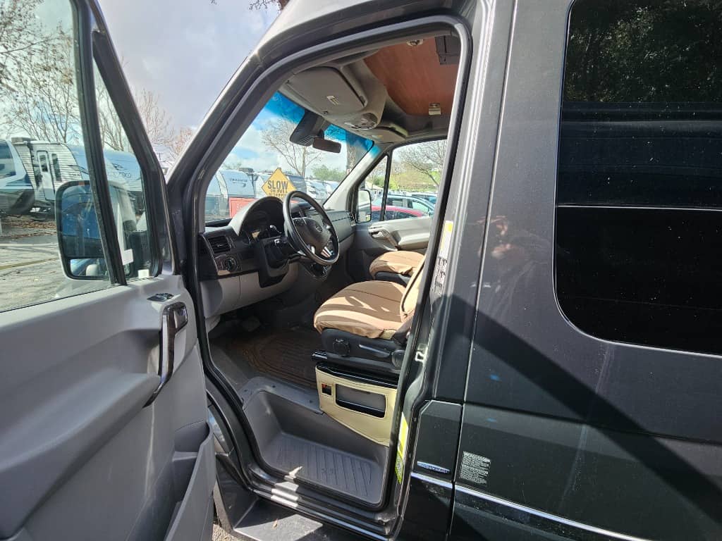 2015 Roadtrek 2015 Roadtrek Adventurous - thumbnail 38