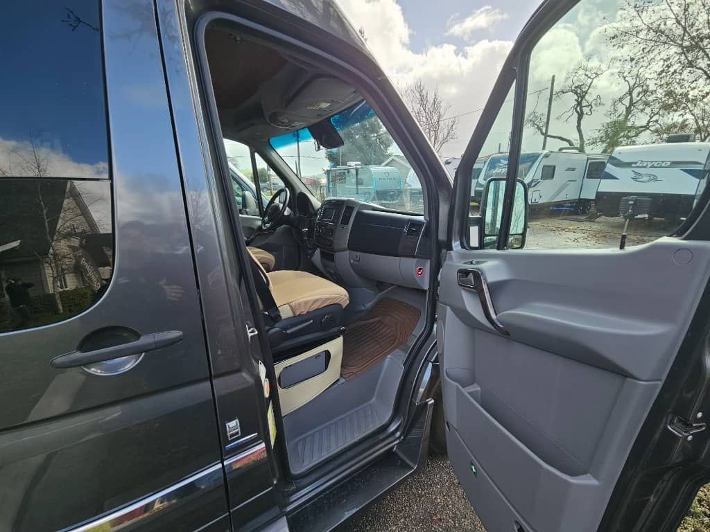 2015 Roadtrek 2015 Roadtrek Adventurous - thumbnail 39