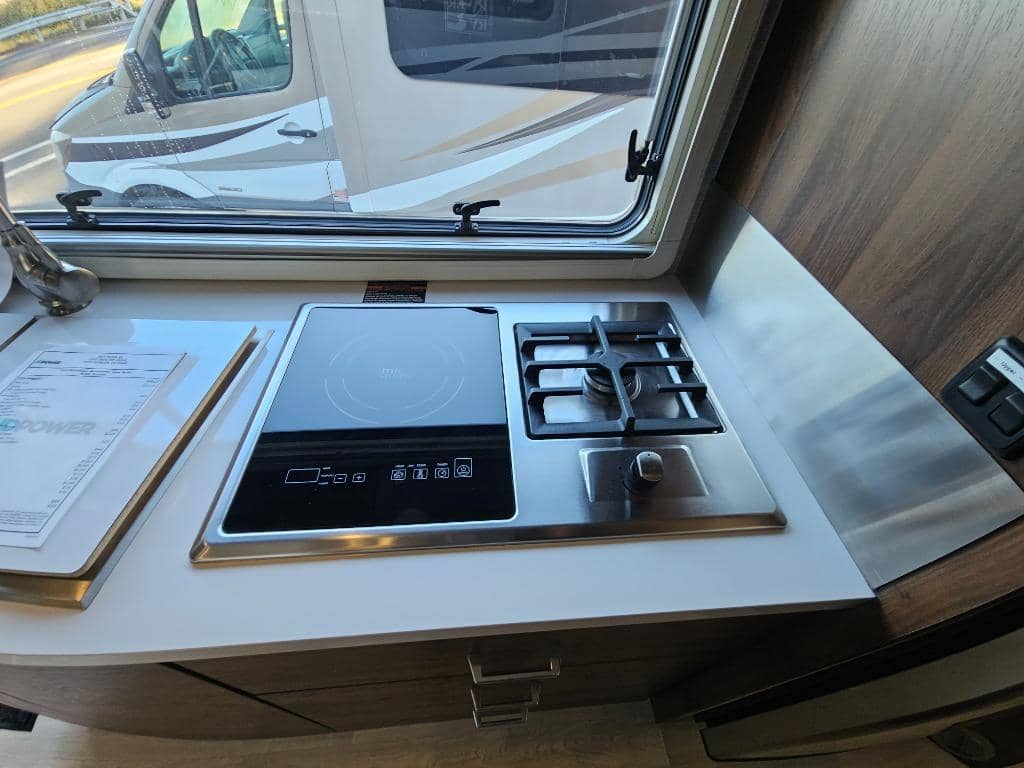 2022 Winnebago 2022 Winnebago View - thumbnail 17