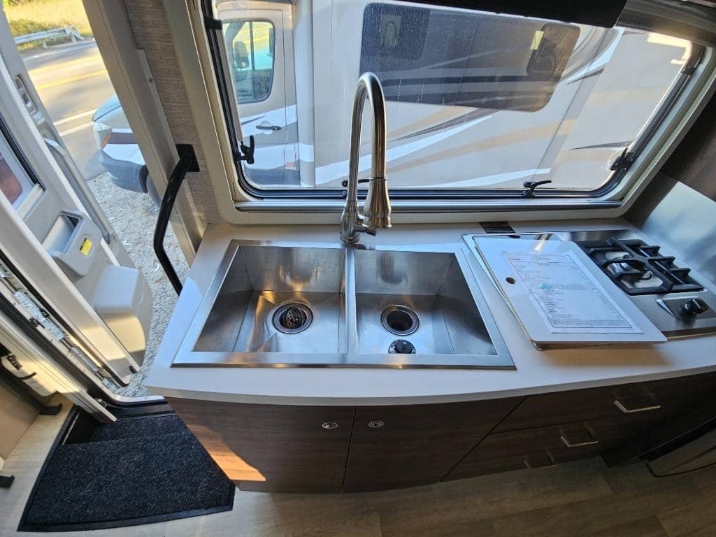 2022 Winnebago 2022 Winnebago View - thumbnail 18