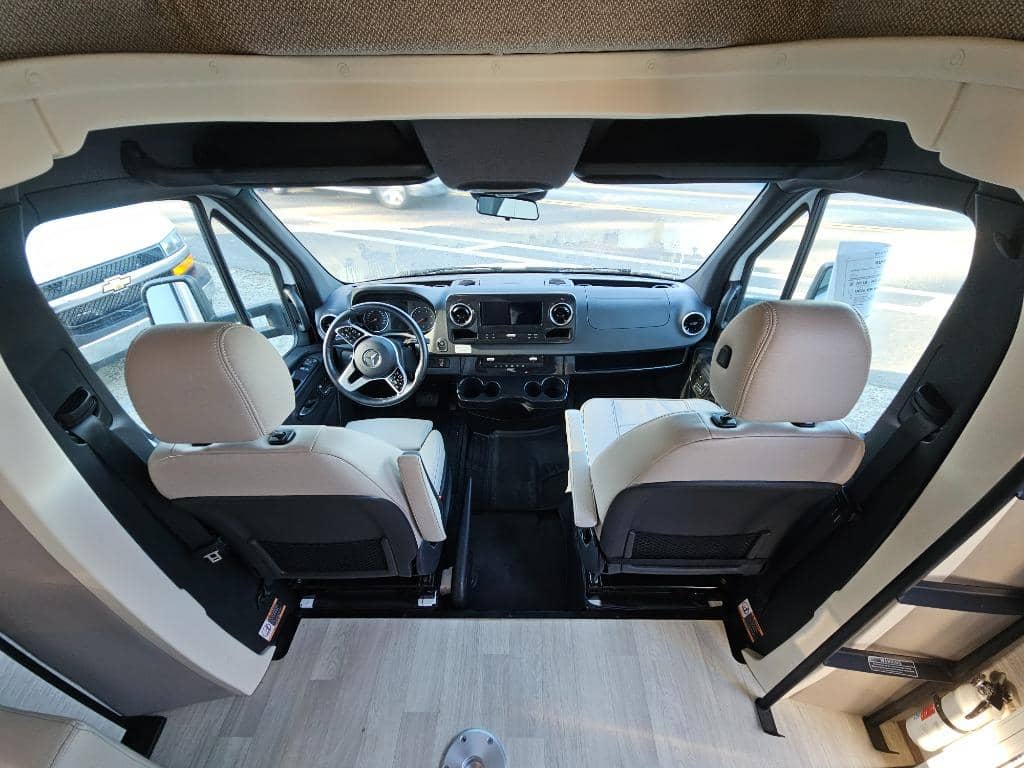 2022 Winnebago 2022 Winnebago View - thumbnail 43