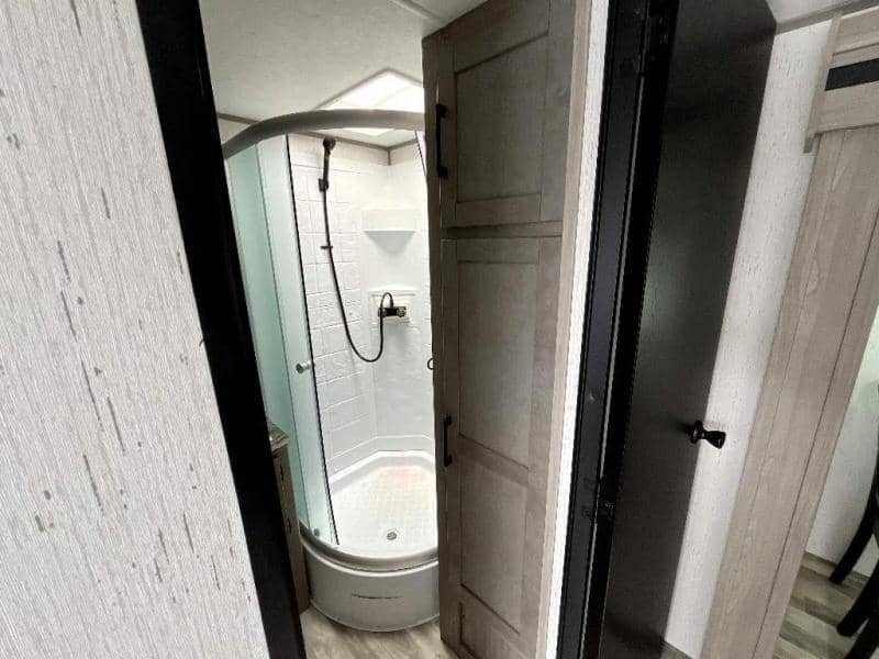 2023 Dutchmen 2023 Dutchmen Kodiak Ultimate - thumbnail 37