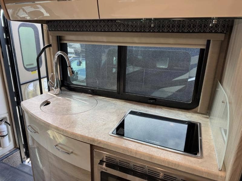 2020 Thor Motor Coach 2020 Thor Motor Coach Tiburon - thumbnail 12