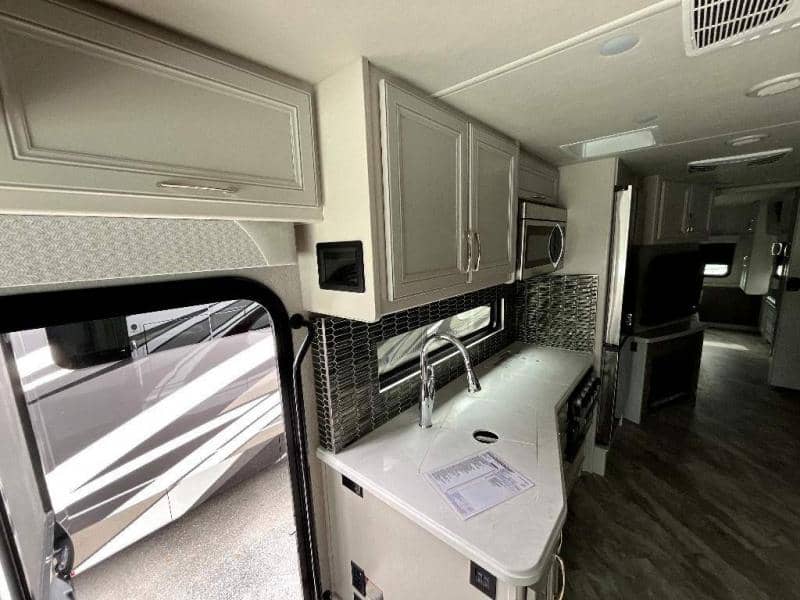 2023 Fleetwood RV 2023 Fleetwood RV Bounder - thumbnail 27