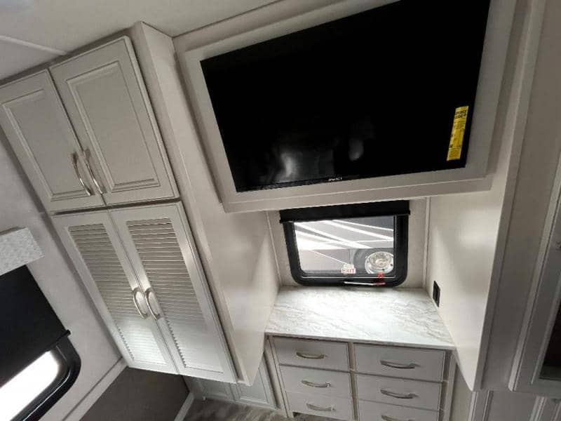 2023 Fleetwood RV 2023 Fleetwood RV Bounder - thumbnail 36