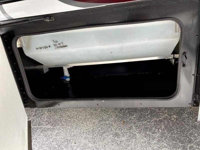 2023 Fleetwood RV 2023 Fleetwood RV Bounder - thumbnail 7