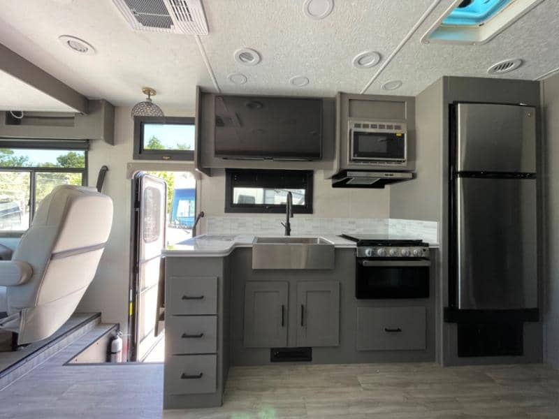 2024 Coachmen 2024 Coachmen Pursuit - thumbnail 17