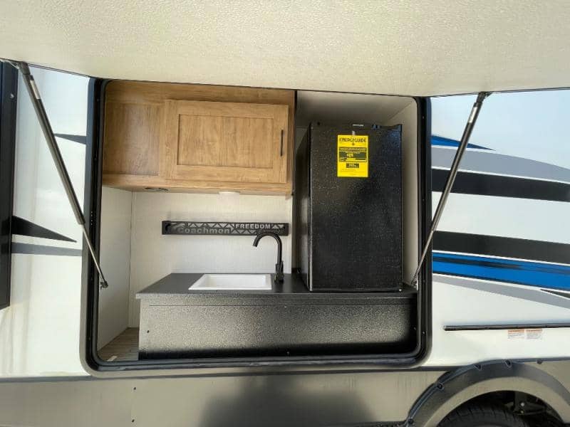 2024 Coachmen 2024 Coachmen Freedom Express - thumbnail 10