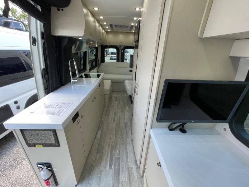 2024 Pleasure-Way 2024 Pleasure-Way Plateau - thumbnail 13