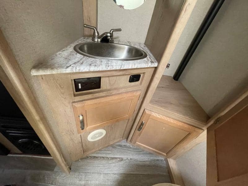 2020 Winnebago 2020 Winnebago Micro Minnie - thumbnail 32