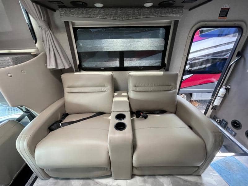 2024 Thor Motor Coach 2024 Thor Motor Coach Omni Trail - thumbnail 16