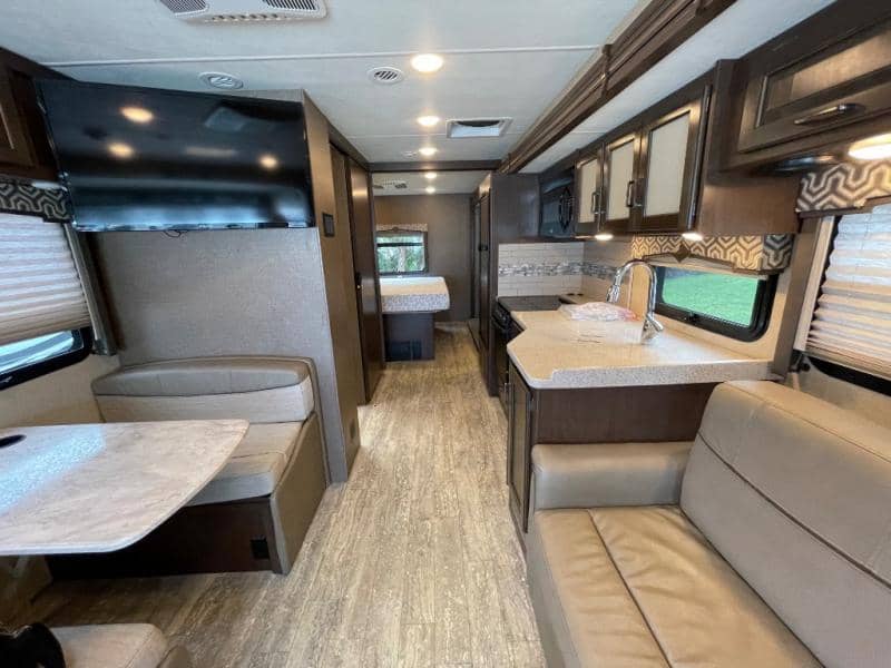 2019 Thor Motor Coach 2019 Thor Motor Coach Hurricane - thumbnail 11