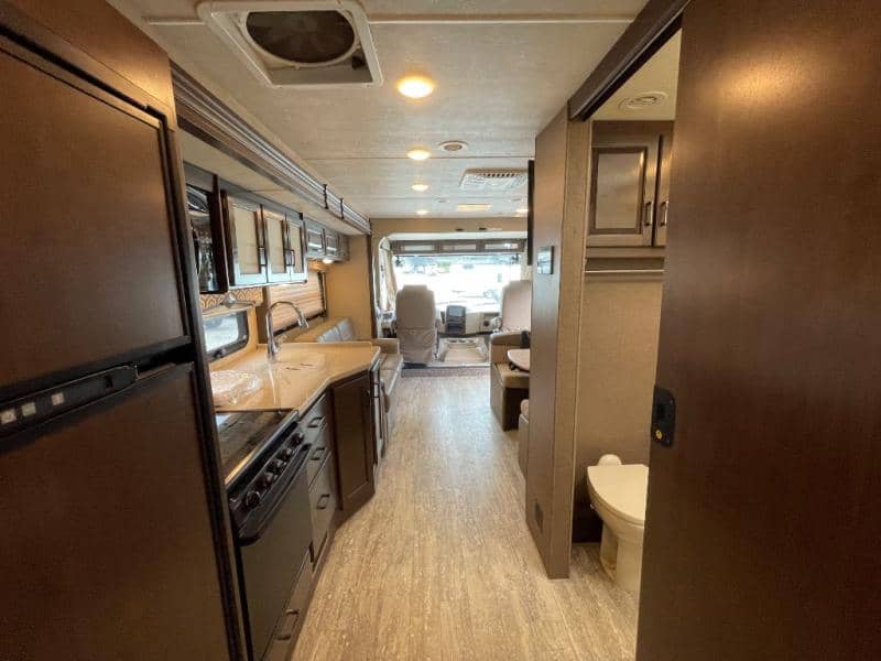 2019 Thor Motor Coach 2019 Thor Motor Coach Hurricane - thumbnail 13