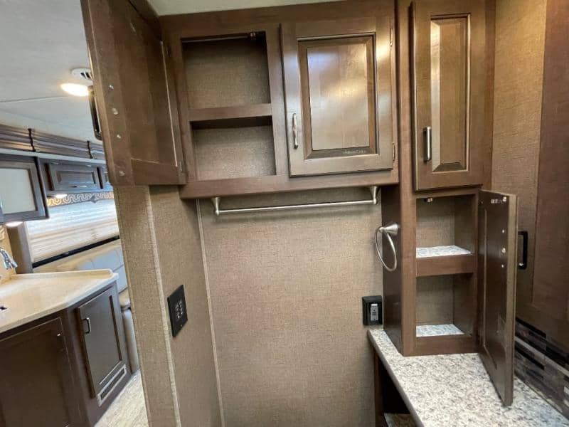 2019 Thor Motor Coach 2019 Thor Motor Coach Hurricane - thumbnail 26