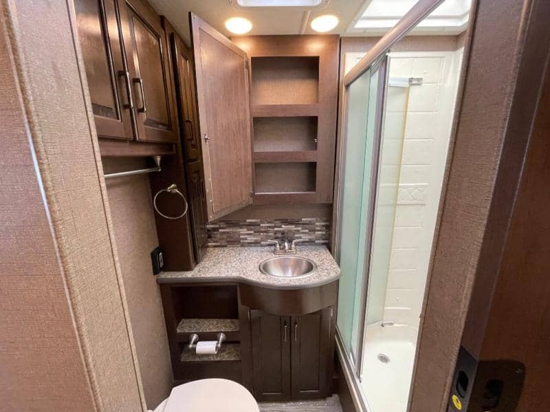 2019 Thor Motor Coach 2019 Thor Motor Coach Hurricane - thumbnail 27