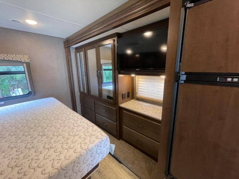 2019 Thor Motor Coach 2019 Thor Motor Coach Hurricane - thumbnail 32