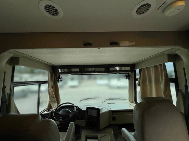 2019 Thor Motor Coach 2019 Thor Motor Coach Hurricane - thumbnail 9