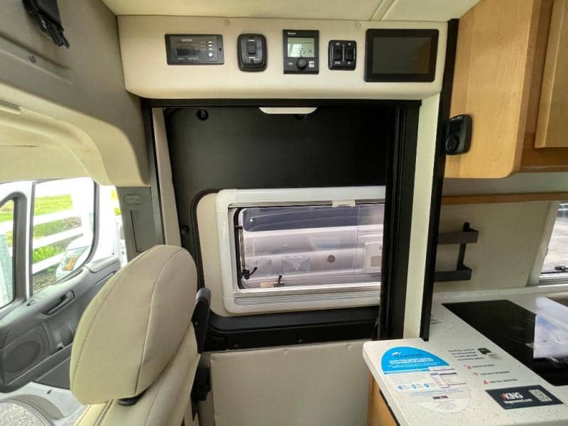 2025 Coachmen 2025 Coachmen Nova - thumbnail 15