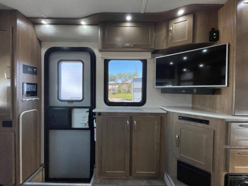 2019 Pleasure-Way 2019 Pleasure-Way Plateau - thumbnail 9