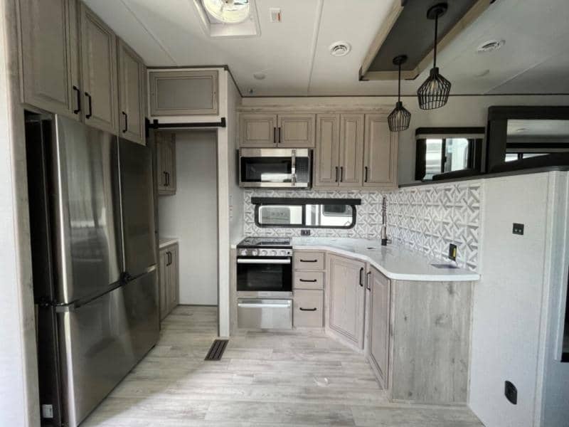 2025 Keystone RV 2025 Keystone RV Alpine Avalanche Edition - thumbnail 16