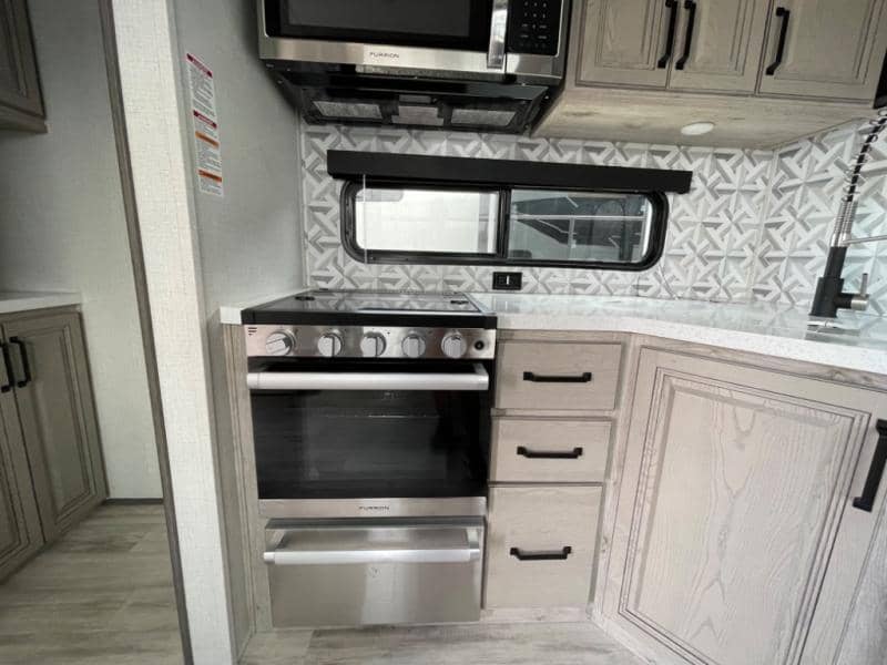 2025 Keystone RV 2025 Keystone RV Alpine Avalanche Edition - thumbnail 18