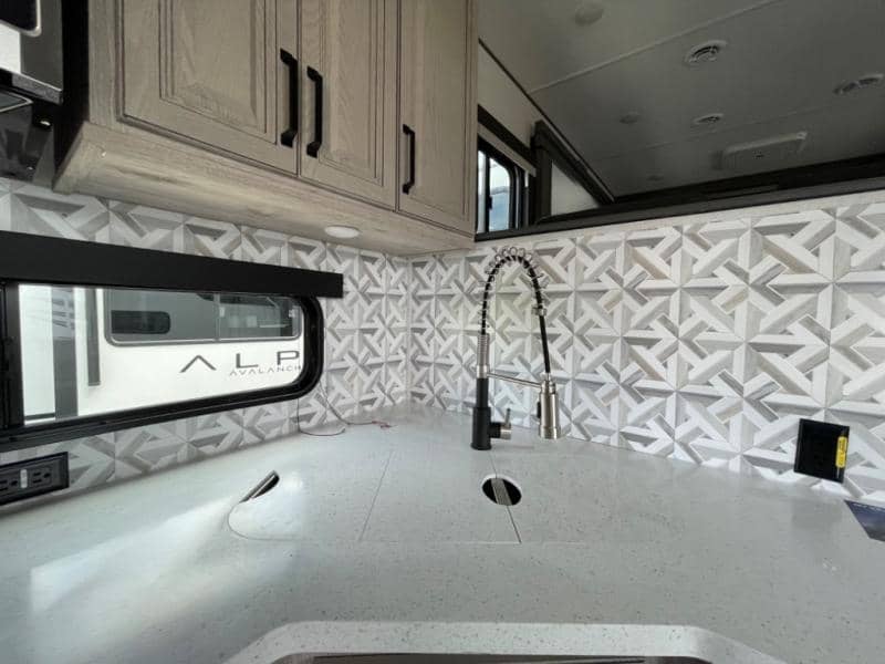 2025 Keystone RV 2025 Keystone RV Alpine Avalanche Edition - thumbnail 19