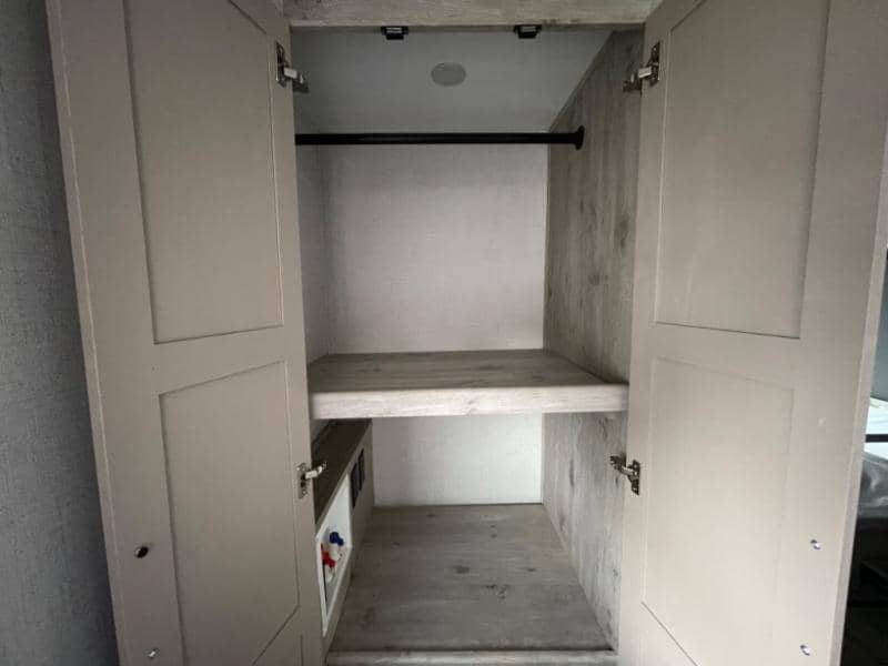 2025 Keystone RV 2025 Keystone RV Alpine Avalanche Edition - thumbnail 33