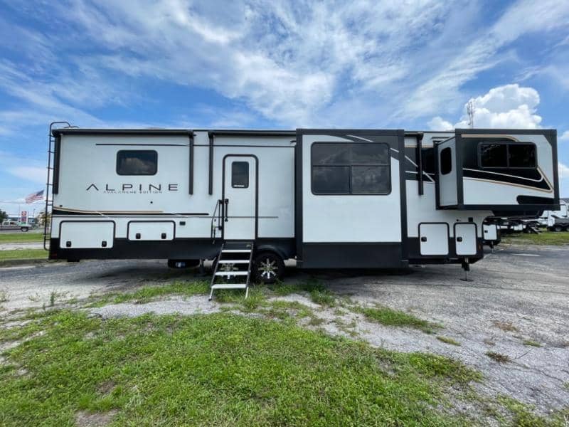 2025 Keystone RV 2025 Keystone RV Alpine Avalanche Edition - thumbnail 10