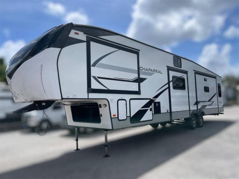 2023 Coachmen 2023 Coachmen Chaparral - thumbnail 4