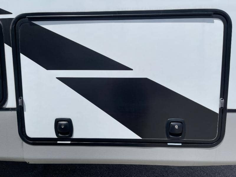 2023 Coachmen 2023 Coachmen Chaparral - thumbnail 9