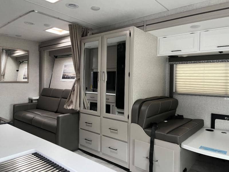 2025 Thor Motor Coach 2025 Thor Motor Coach Quantum - thumbnail 15