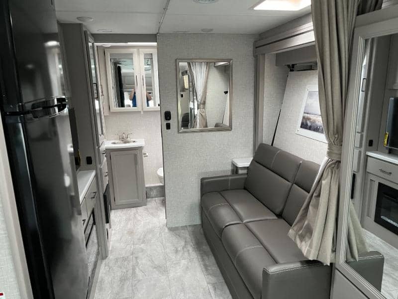 2025 Thor Motor Coach 2025 Thor Motor Coach Quantum - thumbnail 23