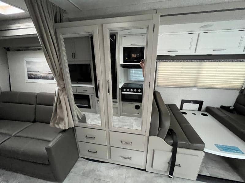 2025 Thor Motor Coach 2025 Thor Motor Coach Quantum - thumbnail 24